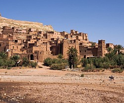 Entre montañas, un viaje al pasado nos lleva a Ait Ben Haddou, fortaleza de adobe y magia milenaria en Marruecos donde se cuenta la historia de siglos pasados