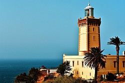 Cabo Espartel, el punto donde se encuentran dos mares frente al horizonte infinito.